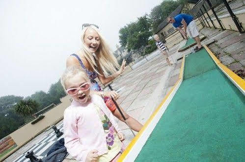 Tolroy Manor Holiday Park เฮล ภายนอก รูปภาพ