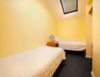 Tolroy Manor Holiday Park เฮล ภายนอก รูปภาพ